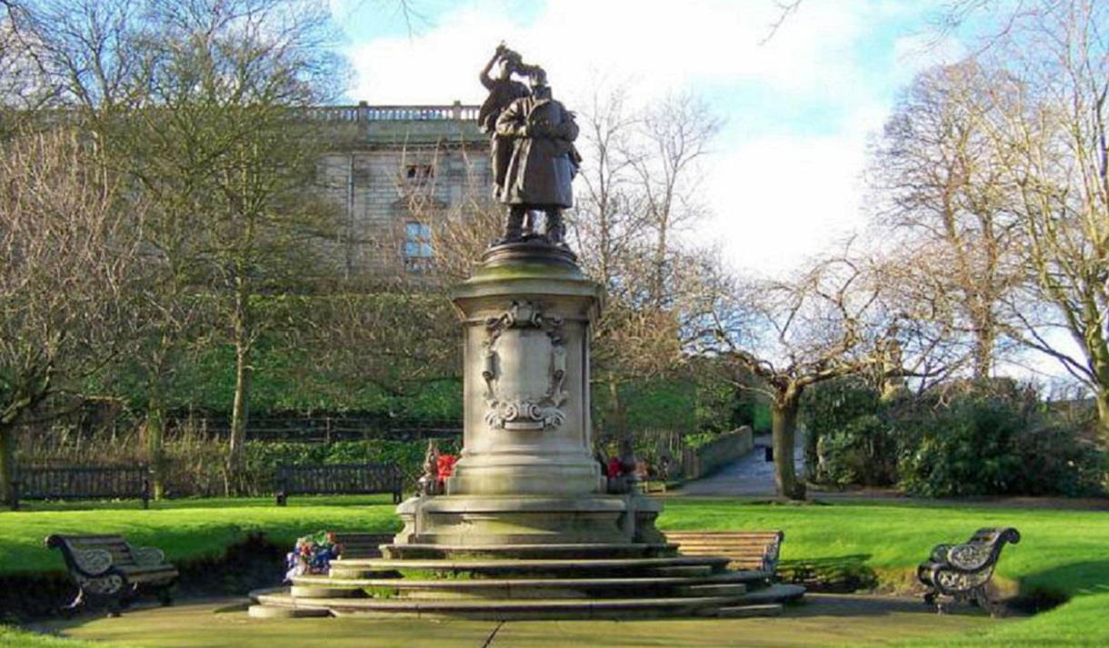 Albert Ball Statue | Visit Nottinghamshire