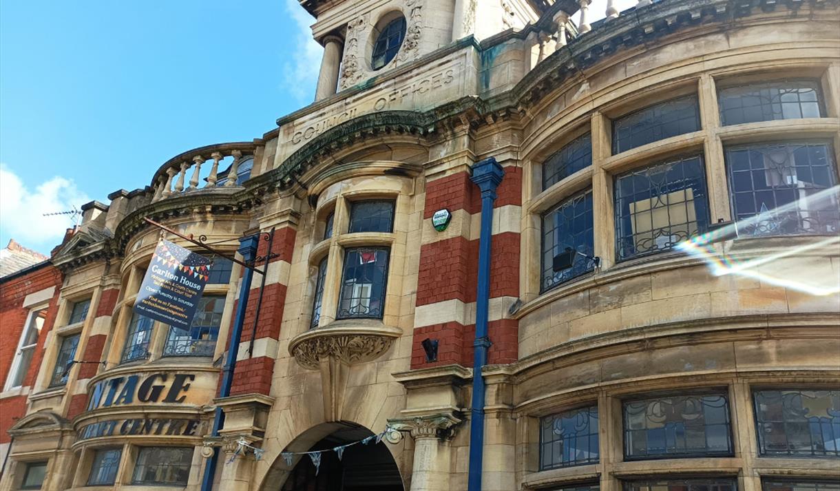 Carlton House Antiques, Vintage & Crafts
