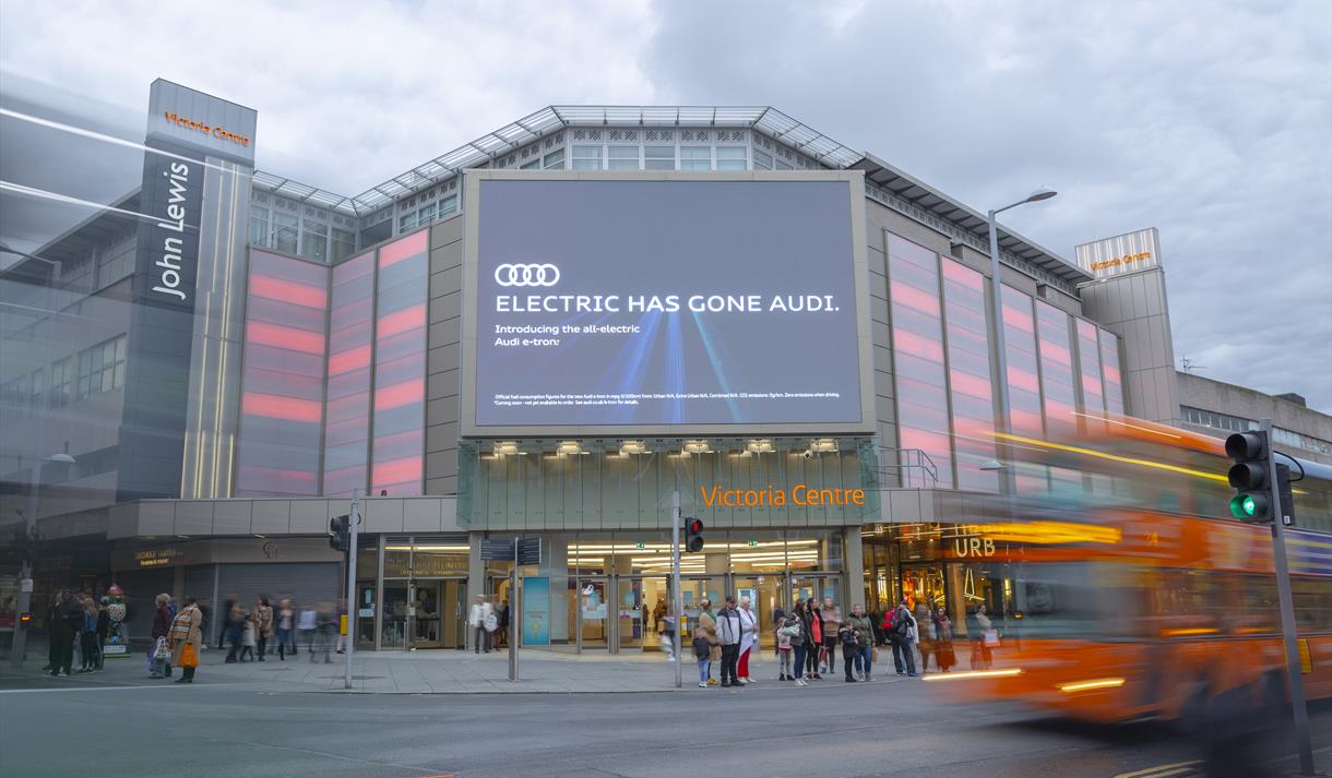 Victoria Station, Transport Hub, Shopping Mall & Tourist Attraction