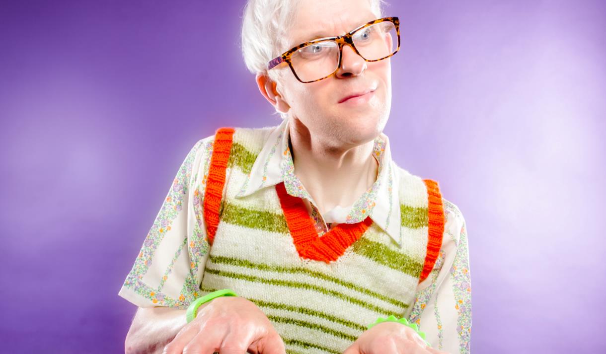 Robert White: 'THAT' Gay Autistic Keyboard Tanktop Comedy Guy!