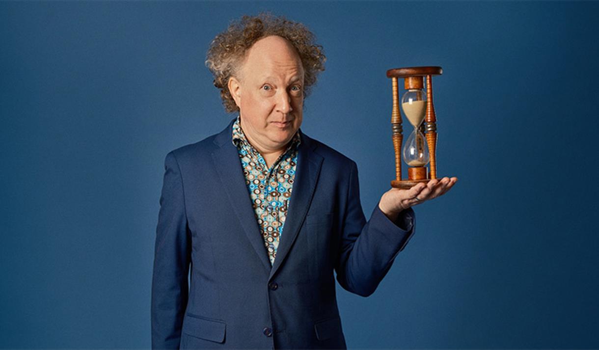 Photo of Andy Zaltzman: The Zaltgeist holding a sand timer