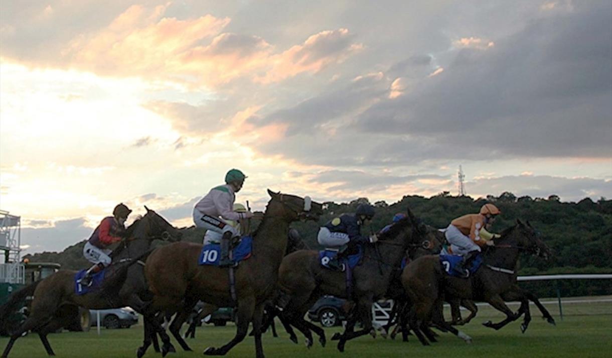 NL Franklin Developments £9 Evening Racing
