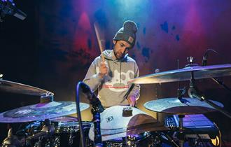 Richard Spaven playing the drums