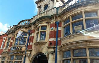 Carlton House Antiques, Vintage & Crafts
