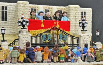 Yarn scene of VE Day at Buckingham Palace