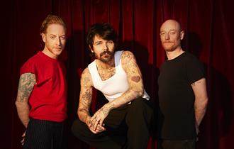 Image of the three members of Biffy Clyro