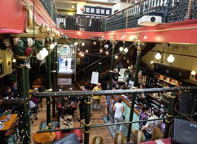 Image of interior of the Old Malt Cross bar