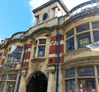 Carlton House Antiques, Vintage & Crafts
