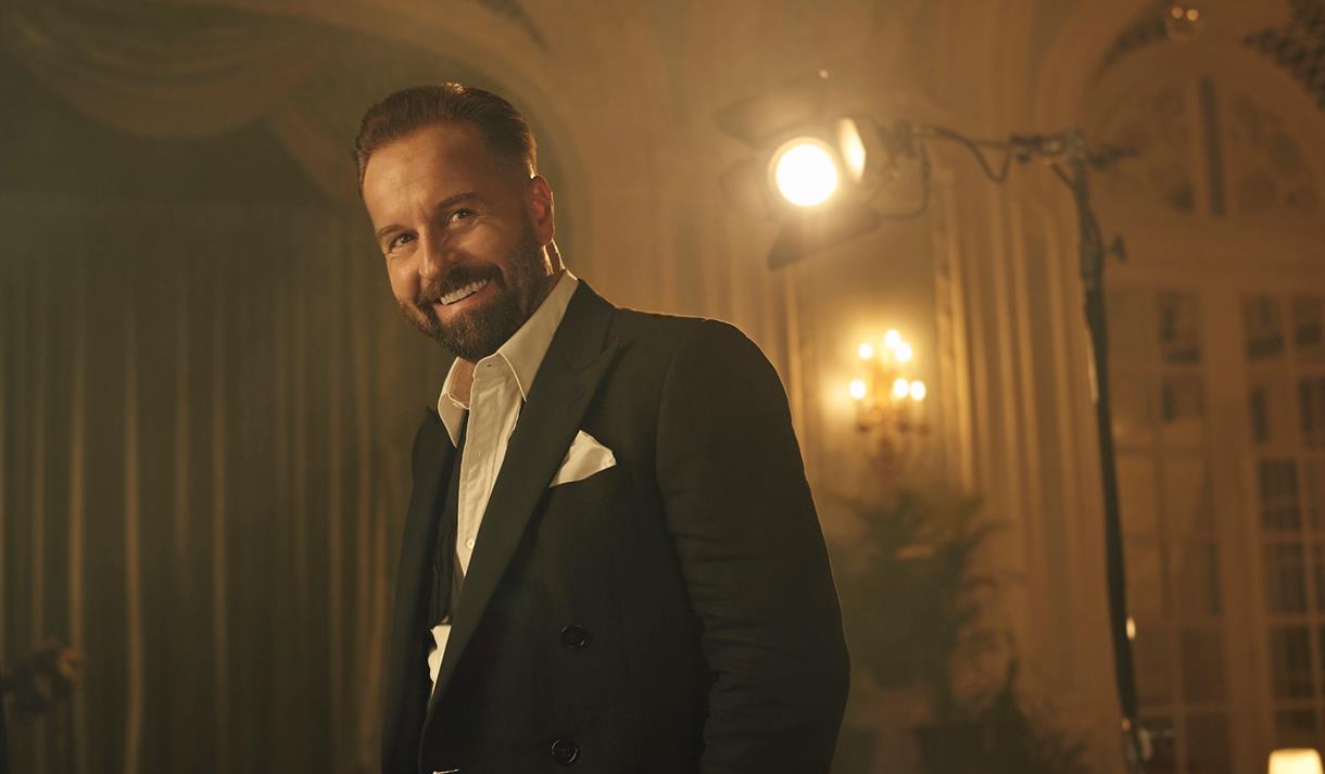 An Evening with Alfie Boe: As Time Goes By