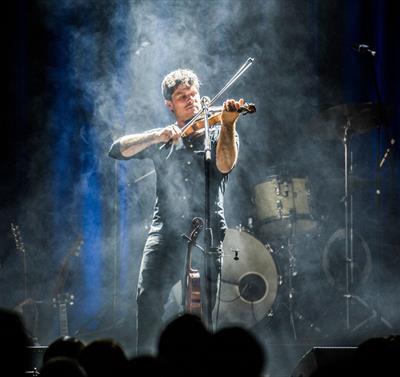 Photo of Seth Lakeman playing a violin on stage