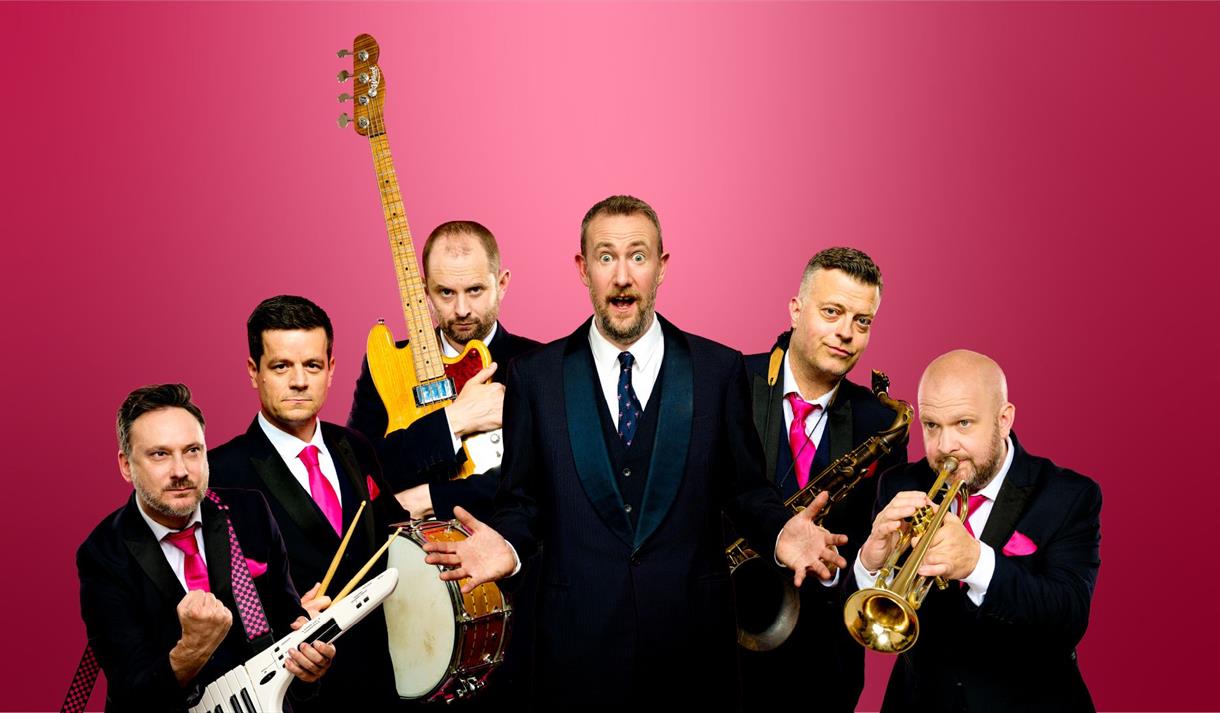 Photo of Alex Horne and his band