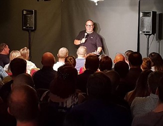 Off the Rails Comedy Club : MC Rob Riley