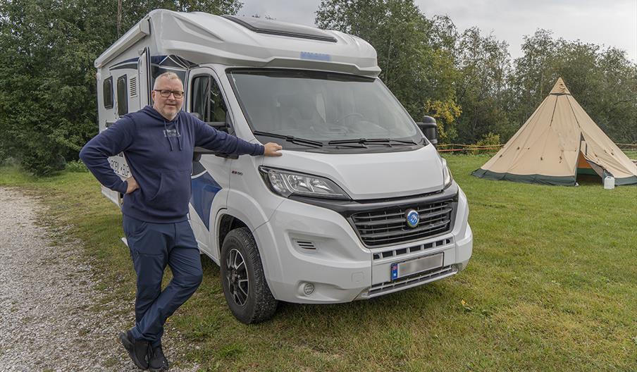 Bruktbilsalg og bobilutleie. Steinar Kjeka, daglig leder.