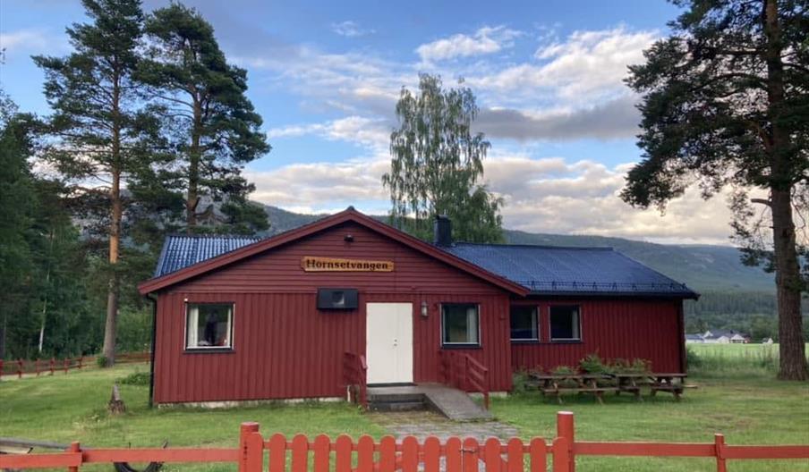 Velkommen til god, gammeldags basar, med loddsalg, tombola og fine gevinster!