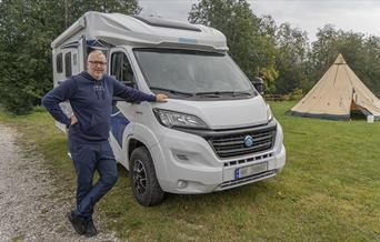 Bruktbilsalg og bobilutleie. Steinar Kjeka, daglig leder.