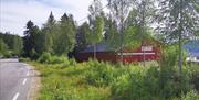 Lilleodden laftehall sett fra fylkesveg