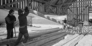 Bilde fra 1951 som viser mottak av tømmer fra M/S storsjø