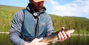 Ørretfiske og fiskeguide
