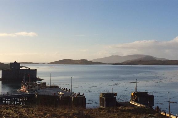 Welcome Point - Bùth Bharraigh Castlebay Harbour & Kisimul Castle