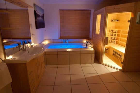 Abhainn Cottage bathroom and sauna