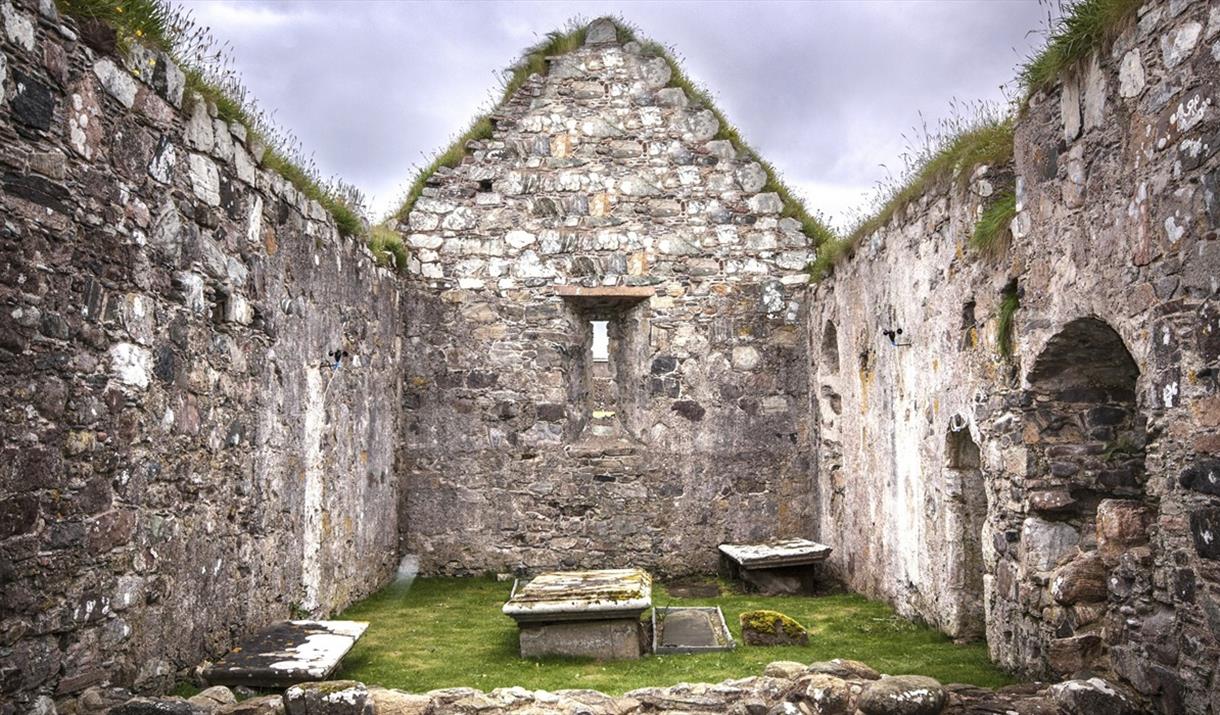 Inside the ruins of Eaglais na h-Aoidhe