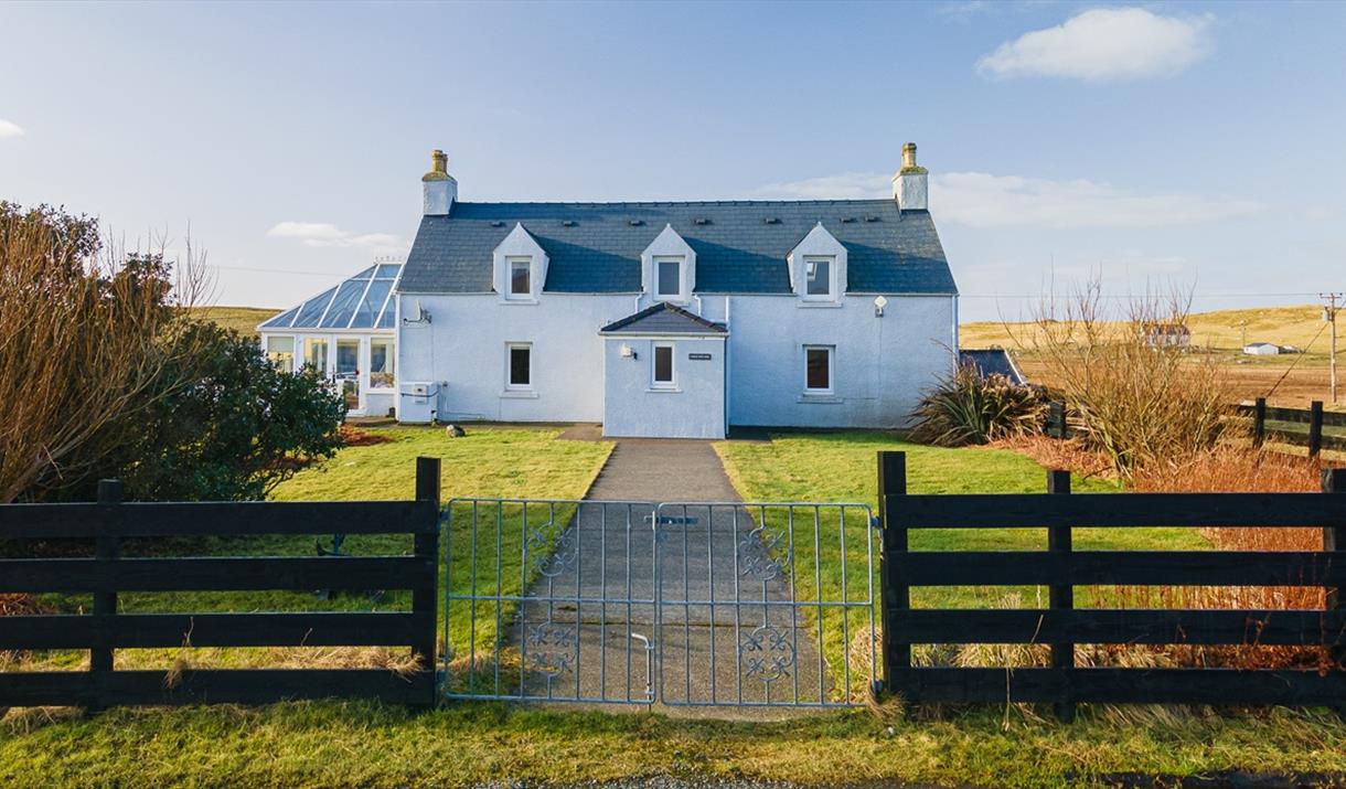 Cnoc Nan Uan Self Catering outside of house