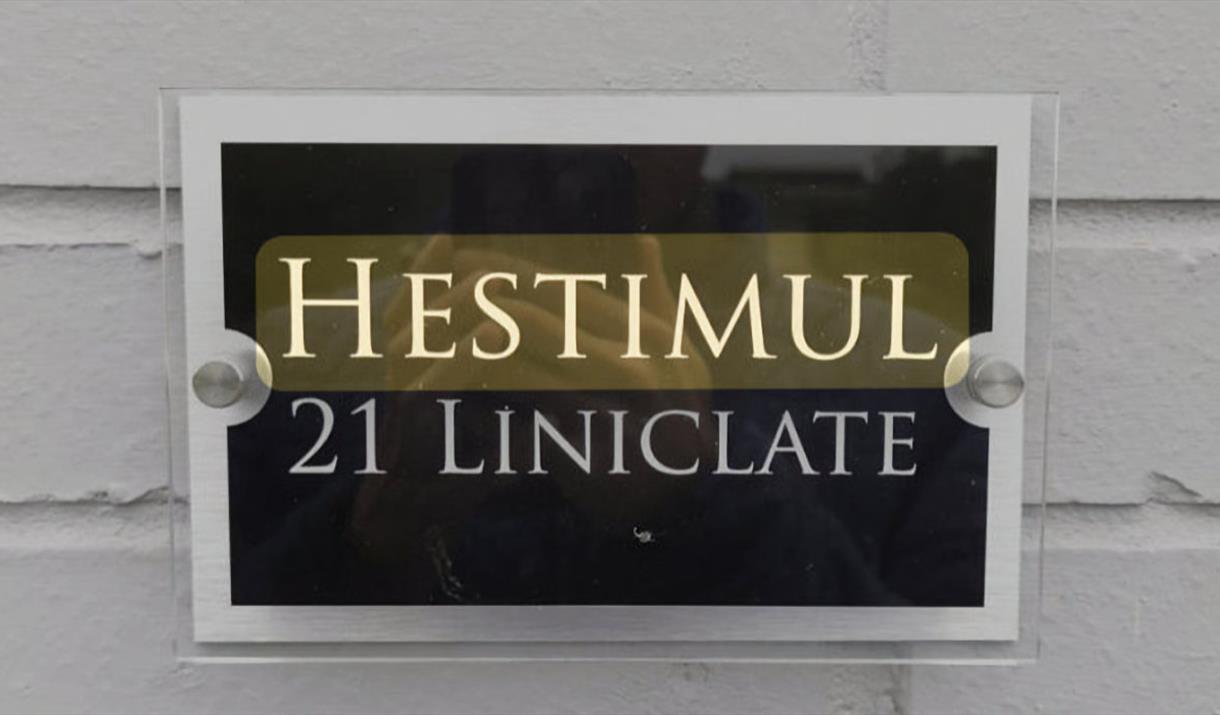 Hestimul Accommodation sign