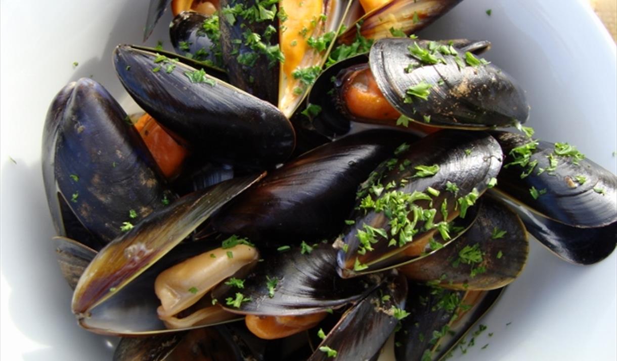 Eat Drink Hebrides - Harris Hotel plate of mussels