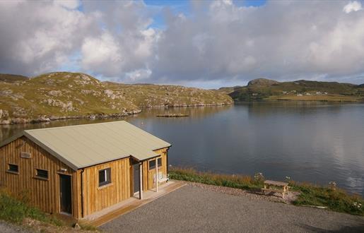 Otter Bunkhouse loch