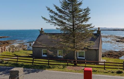 Otter Cottage by the sea