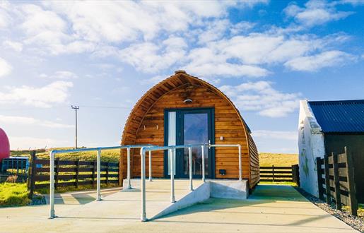 Cnoc Nan Uan Lodge ramp access to pod