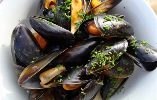 Eat Drink Hebrides - Harris Hotel plate of mussels