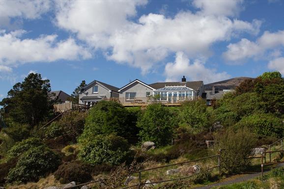 Kinnoull Cottage (on the hill above the ferry)