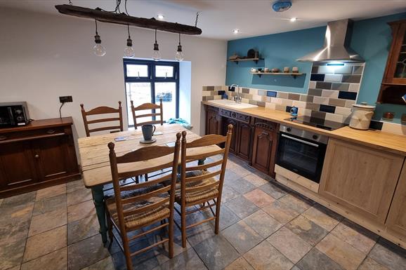 The Weavers Cottage kitchen with dining table