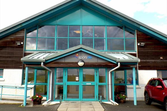 Sporsnis entrance