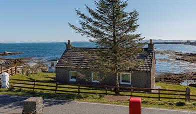 Otter Cottage by the sea