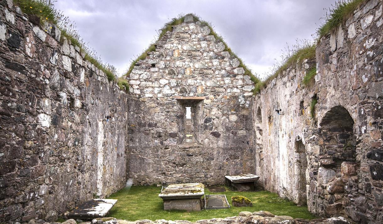 Inside the ruins of Eaglais na h-Aoidhe