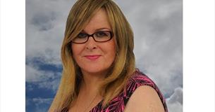 An Evening with the Extra-Large Medium, Janey Hitchcock