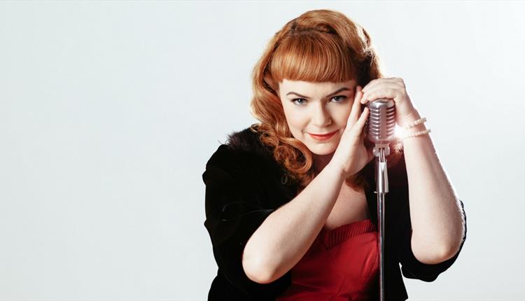 From Judy to Bette – The Stars of Old Hollywood - Rebecca Perry