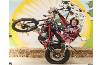 Dougie Lampkin & Son - LIVE at Thornton Hall Country Park