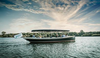 Boat tours around Nene Park