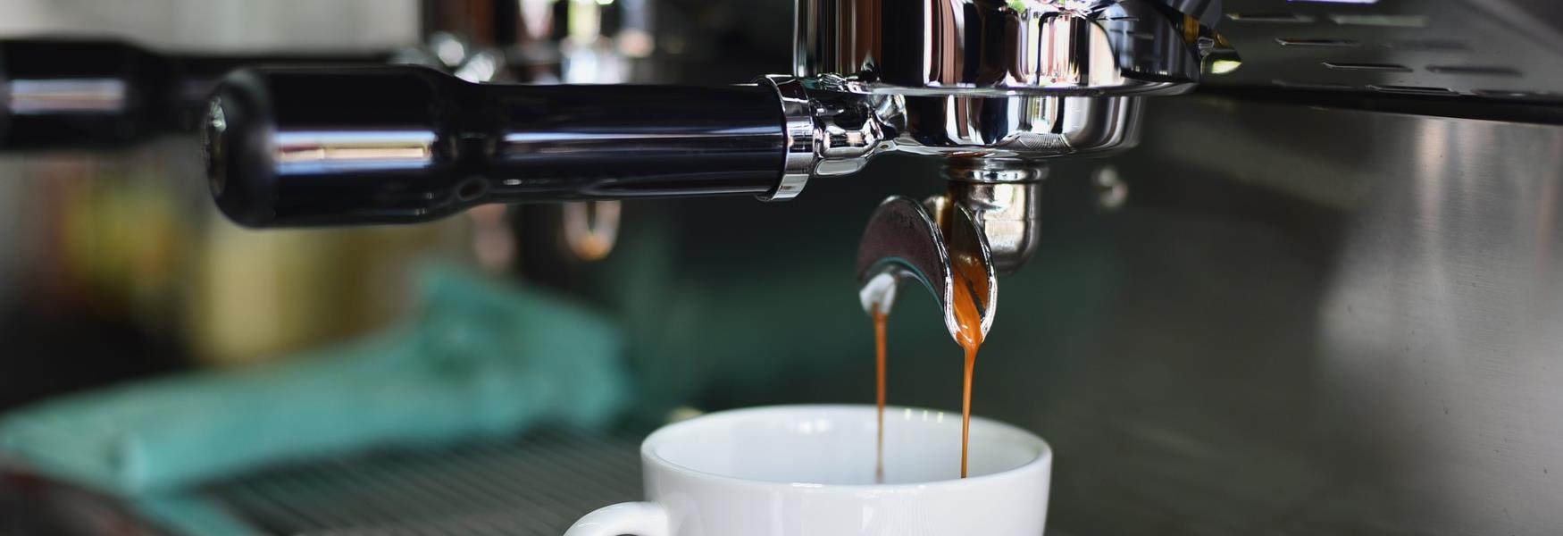 Coffee machine and cup