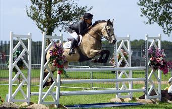 Competitive riding at Equifest