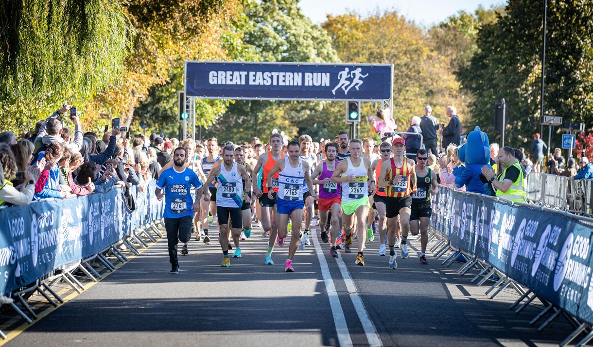 Runners on the start line begin the 2022 Great Eastern Run