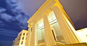 Devonport Guildhall & Column