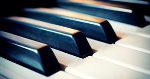 Lona Kozik: Philip Glass Metamorphosis