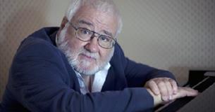 John Horler plays Bill Evans