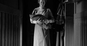 The Girl with the Needle (15)