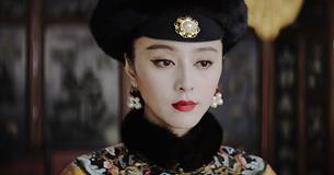The Lady in the Portrait (15)