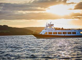 Sundowner cruise on the sound